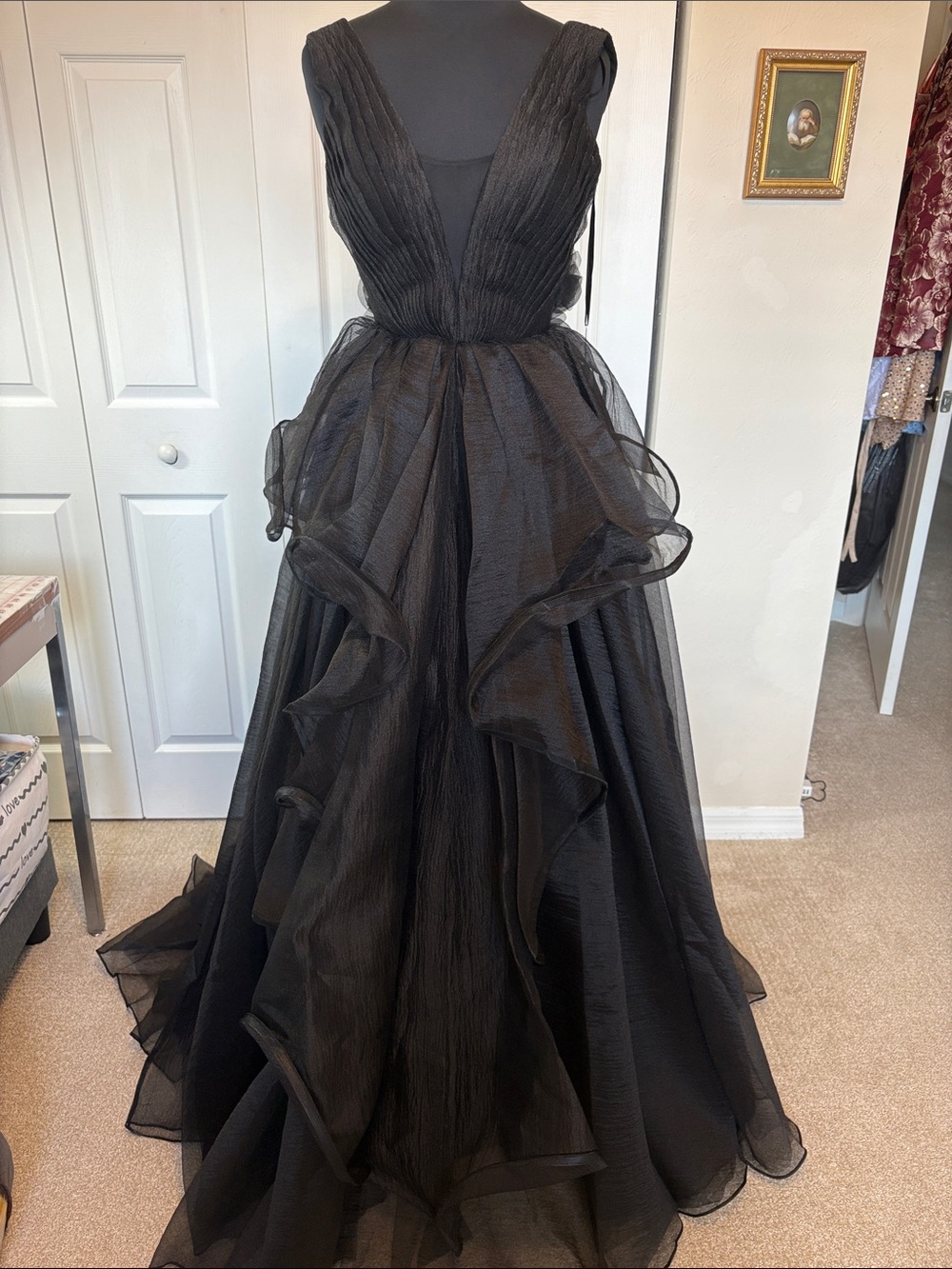 NWT Colors Dress BlkTextured Organza Gown with Tiered Ruffles & Corset Back Sz 8